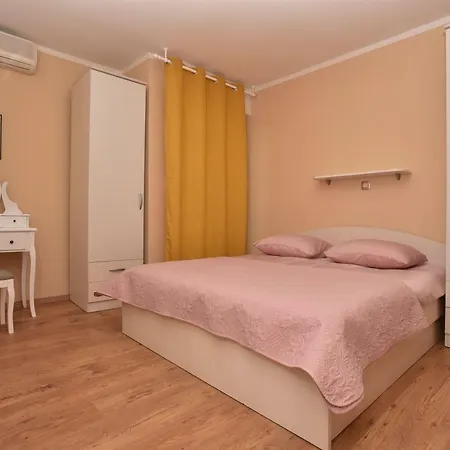 Mate Luka Apartment *